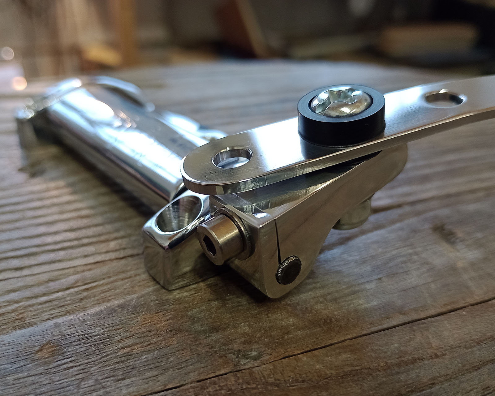 Replacement clasp and tremolo arm for a vintage Maestro Vibrola