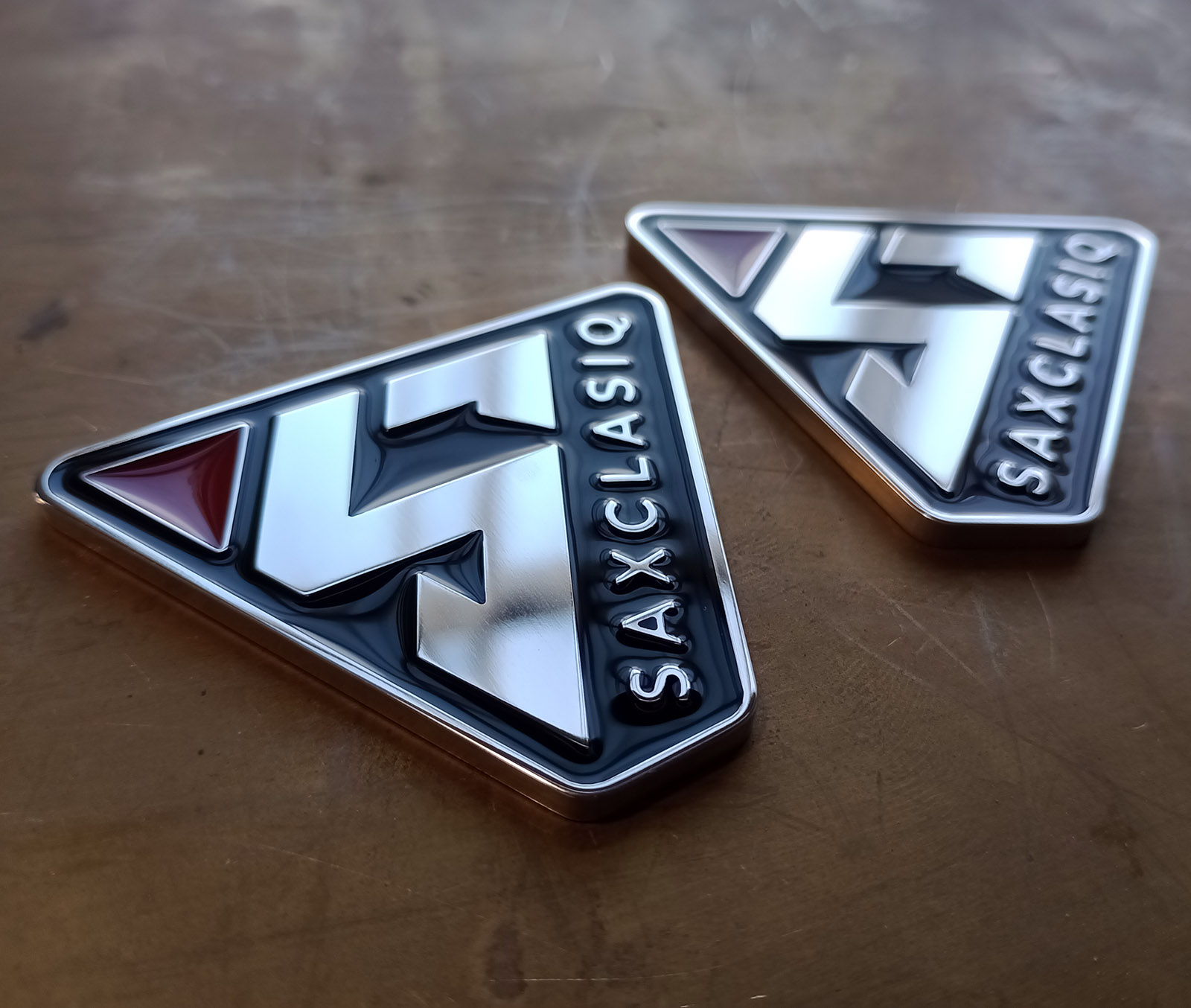 Saxclasiq deck badges for Retro Electric